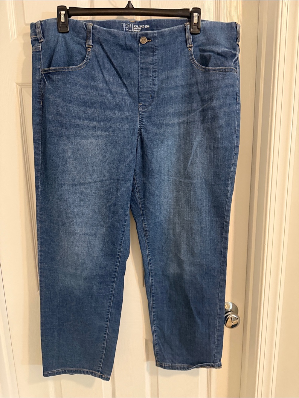 Time and Tru Mid-Rise Blue Cropped Straight Jeans